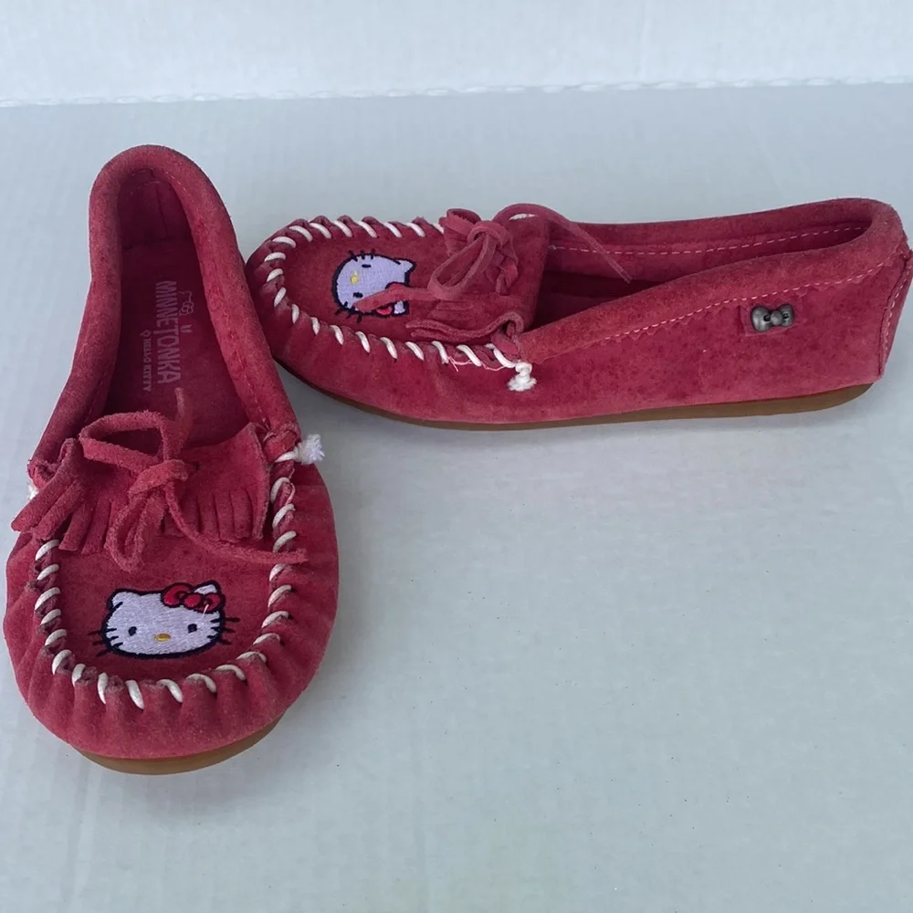 Minnetonka hello kitty moccasins shoes